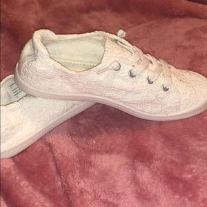 Slip on tennis shoes